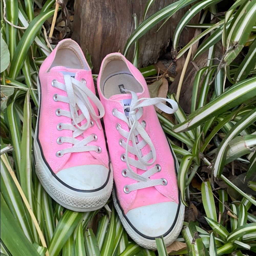 Pink converse